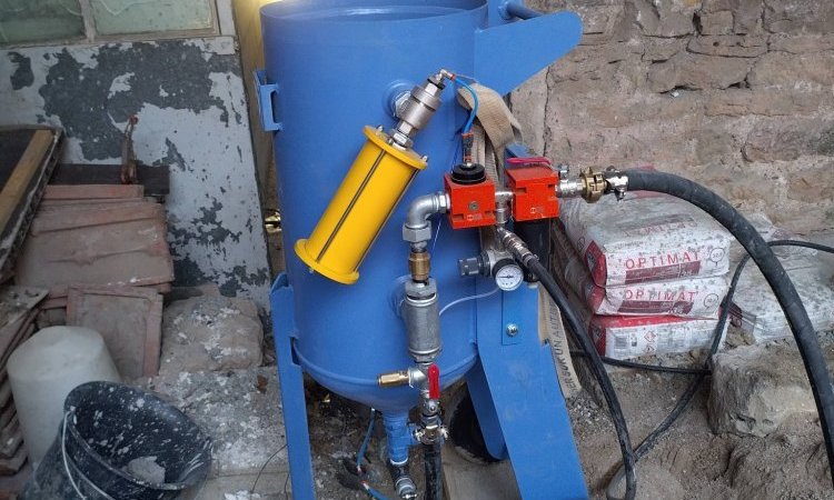 Travaux de sablage suite à un incendie à Lournand